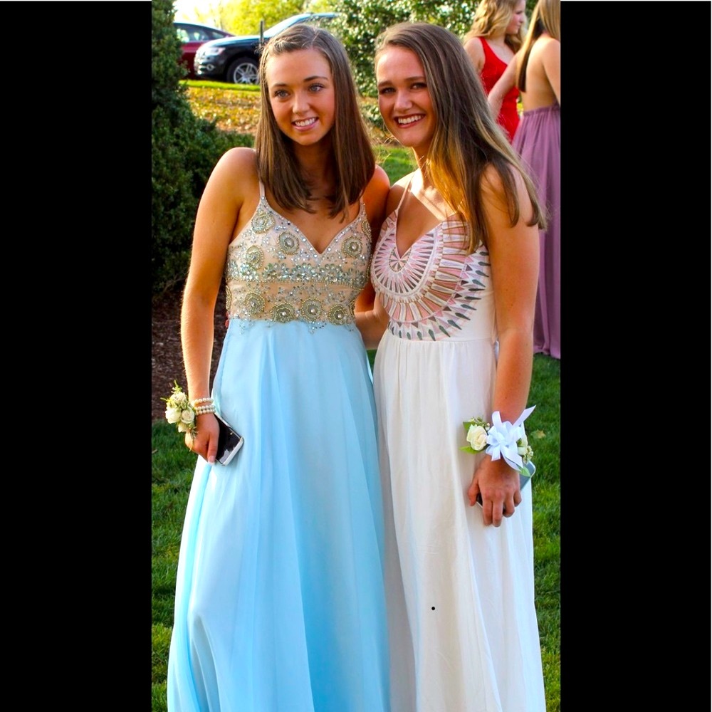 Stunning prom dress!!